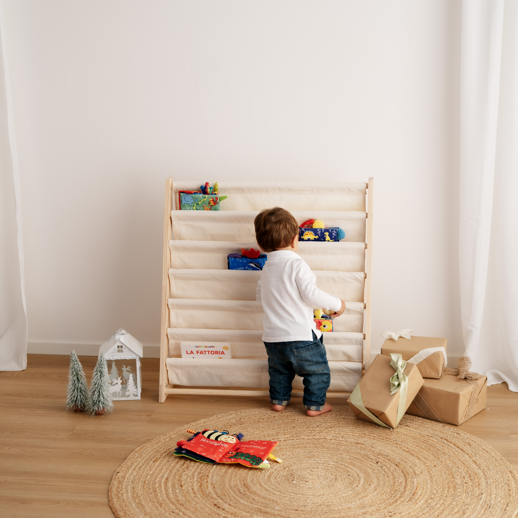 Vertikales Montessori-Bücherregal