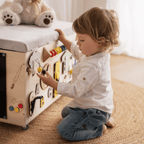 Montessori-Spielzeugkiste mit vielfältigen Aktivitäten