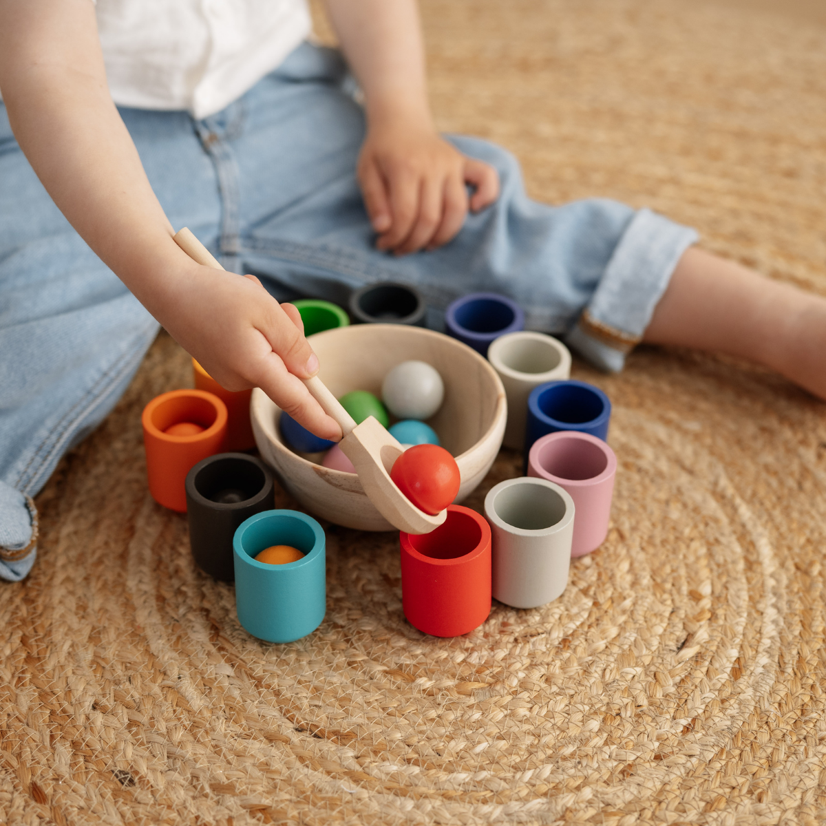 Geschicklichkeitsspiel „Balls in Cups“