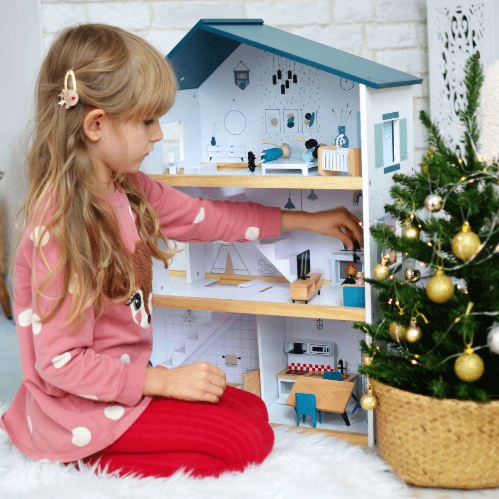 Puppenhaus aus Holz mit Zubehör und Figuren