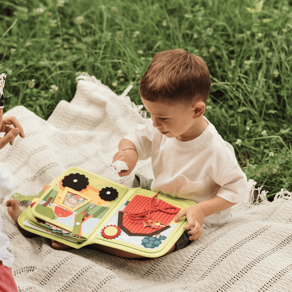 Interaktives Montessori-Bauernhofbuch