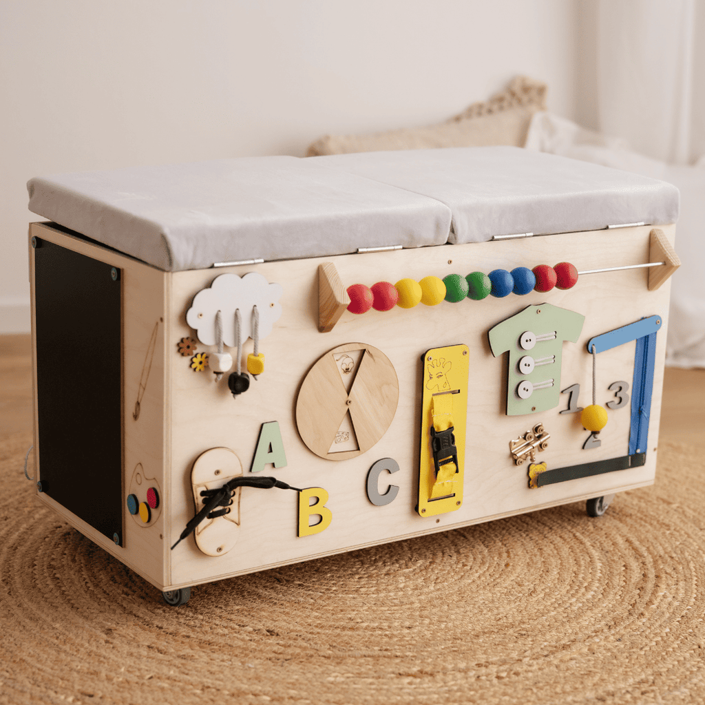 Montessori-Spielzeugkiste mit vielfältigen Aktivitäten