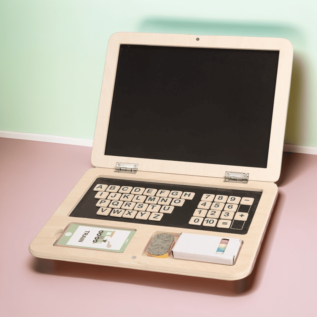 Laptop aus Holz mit magnetischer Tafel