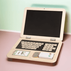 Laptop aus Holz mit magnetischer Tafel